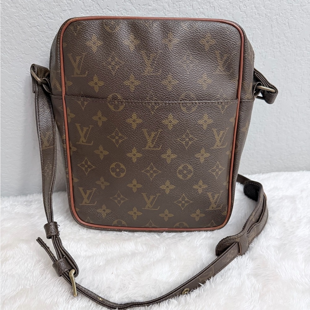 Louis Vuitton Monogram Canvas Messenger Bag in Brown